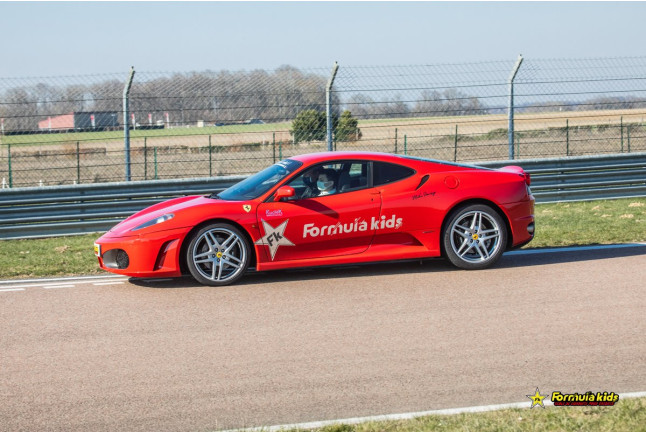 OFFRE EXCLUSIVE ALADINIA : Stage de Pilotage Ferrari F430 pour Enfants (12 circuits) 