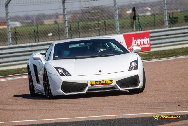 OFFRE EXCLUSIVE ALADINIA : Stage de Pilotage Lamborghini Gallardo LP560 pour Enfants (12 circuits) 