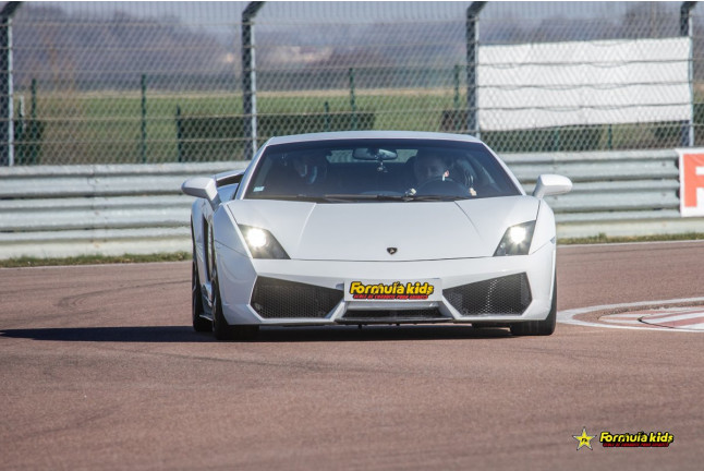 OFFRE EXCLUSIVE ALADINIA : Stage de Pilotage Lamborghini Gallardo LP560 pour Enfants (12 circuits) 