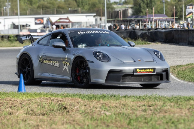 Stage de Pilotage Porsche 911 992 GT3 pour Enfants (12 circuits) 