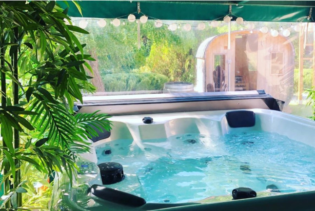 Week-end avec Spa à l'Hôtel Déjeunez sous l'Arbre (Rousset, Bouches-du-Rhône - 13)