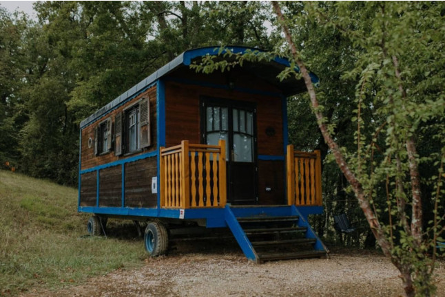 Séjour Insolite : Nuit en Roulotte PMR au Domaine d’Escapa (Estipouy, Gers - 32)