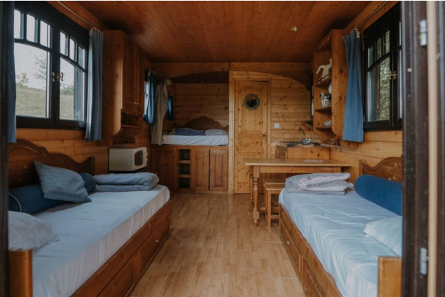 Séjour Insolite : Nuit en Roulotte PMR au Domaine d’Escapa (Estipouy, Gers - 32)