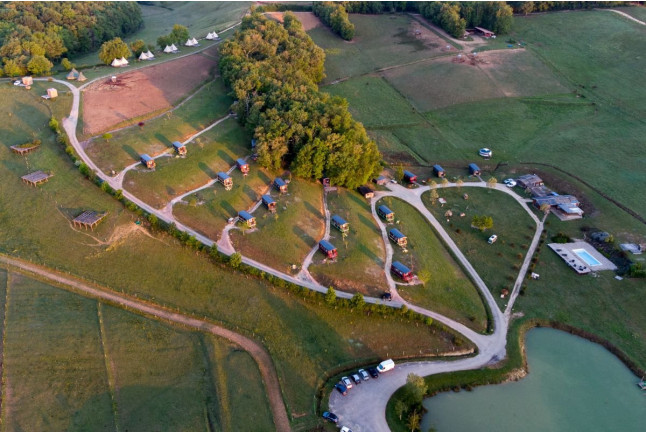 Séjour Insolite : Nuit en Roulotte PMR au Domaine d’Escapa (Estipouy, Gers - 32)