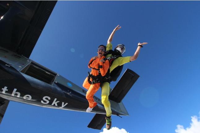 Saut en Parachute exclusif de 5000 m avec Photos et Vidéo (Empuriabrava, Espagne) - TANDEM PLATINIUM