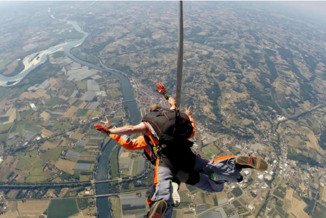 Saut en Parachute en Occitanie (Castelsarrasin, Tarn-et-Garonne - 82)