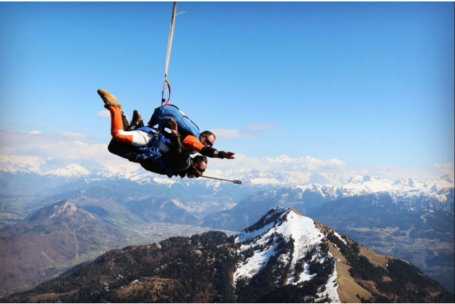 Saut en Parachute Tandem à Viuz-en-Sallaz ou La Tour avec Option Photos et Vidéos (Viuz-en-Sallaz, Haute-Savoie - 74) 