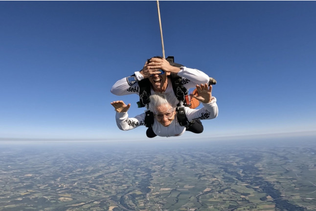 Saut en Tandem de 4000 mètres avec Photos ou Vidéos (Lasclaveries, Pyrénées-Atlantiques - 64)