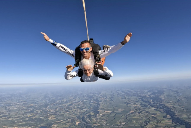 Saut en Tandem de 4000 mètres avec Photos ou Vidéos (Lasclaveries, Pyrénées-Atlantiques - 64)