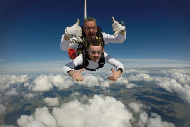 Saut en Tandem de 4000 mètres avec Photos ou Vidéos (Lasclaveries, Pyrénées-Atlantiques - 64)
