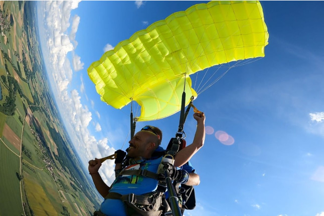 Saut en Parachute Tandem (Auxerre / Troyes)