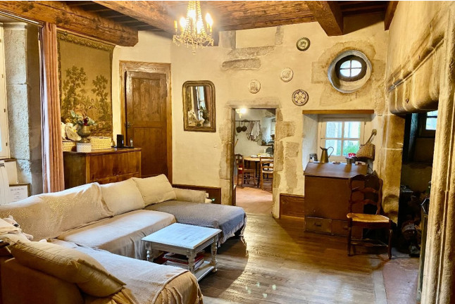 Séjour en Suite “Le Lieu Secret” avec Petit-Déjeuner au Château de Montanges (Montanges, Ain - 01)