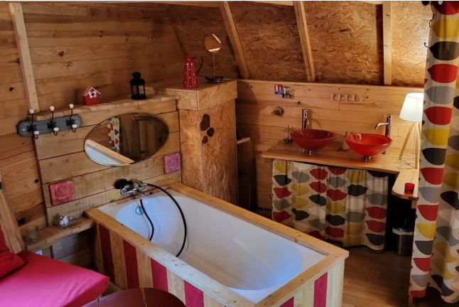 Séjour Insolite : Nuit en Île Cabane avec Massage Californien ou Ayurvédique (Fère-en-Tardenois, Aisne - 02)