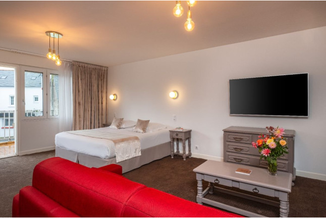 Séjour en Amoureux en Suite avec Petit-déjeuner, Accès au Spa et Dîner au Domaine du Limonay 4* (Saint-Méloir-des-Ondes, Bretagne- 35)