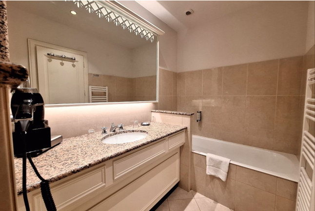 Séjour en Amoureux en Suite avec Petit-déjeuner, Accès au Spa et Dîner au Domaine du Limonay 4* (Saint-Méloir-des-Ondes, Bretagne- 35)