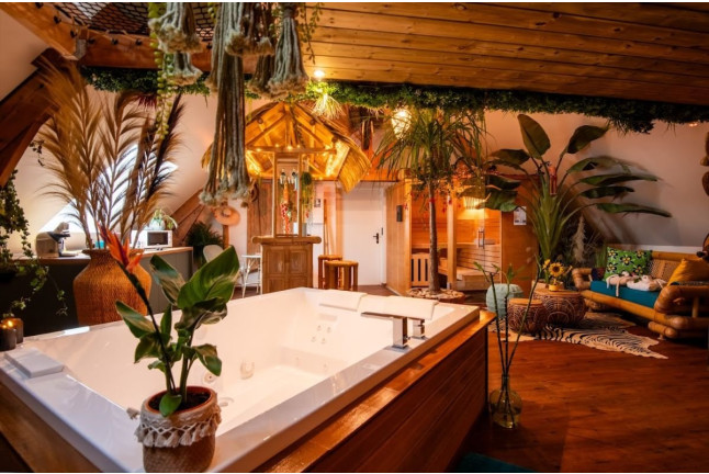 Séjour en Suite “La Paillotte” avec Spa Privatif chez L’Odyssée Inattendue (Etaing, Hauts-de-France - 62)