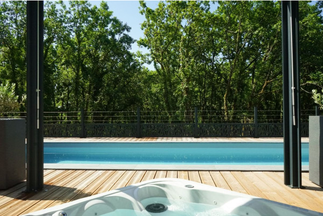 Séjour en Logement Insolite : Nuit dans un Dôme avec Champagne, Accès Spa Privé et Piscine Chauffée (Chartrier-Ferrière, Corrèze - 19)