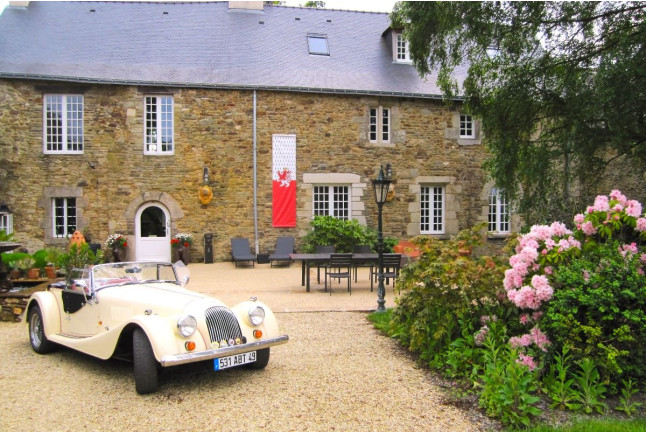 Séjour en Chalet “Galahad” avec Petit-déjeuner, Dîner et Accès au Spa au Manoir Desnachez (Taupont, Morbihan - 56)