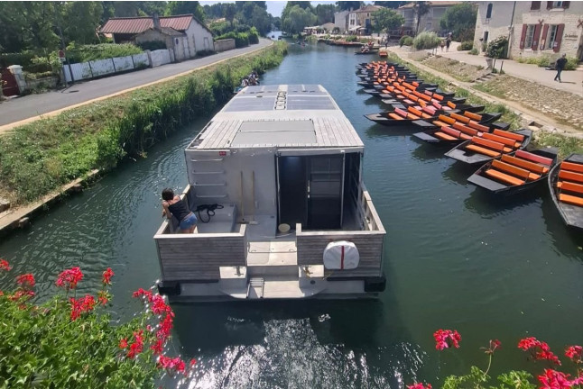 Séjour Insolite de 2 Jours et 1 Nuit en Pénichette Électrique au Parc du Marais avec Croisière sur la Sèvre (Niort, Deux-Sèvres - 79)