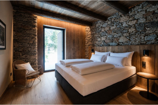 Séjour Romantique en Suite Junior avec Petit-déjeuner, Bouteille de Cava et Chocolat à Les Pardines 1819 Mountain Suites & SPA (Andorre)