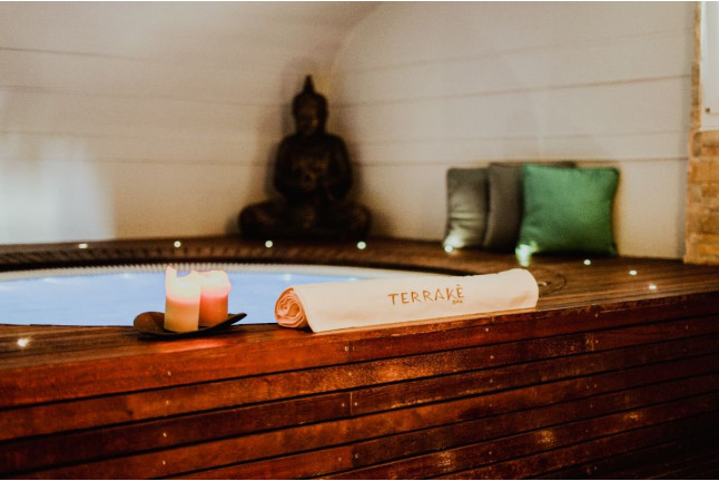 Séjour "Disini Touch Détente" avec Petit-déjeuner, Dîner en 3 Services et Spa Privé au Disini Hôtel-Restaurant 4* (Castries, Hérault - 34)