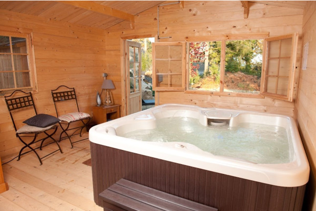 Séjour en Chambre “Mordred” avec Petit-déjeuner, Dîner et Accès au Spa au Manoir Desnachez (Taupont, Morbihan - 56)