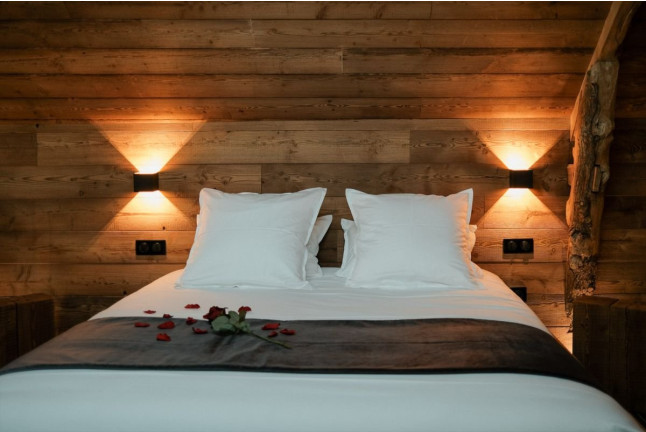 Séjour Romantique en Suite avec Spa Privatif et Petit-déjeuner à La Clé des Granges 5* (Notre-Dame-de-la-Mer, Yvelines - 78)