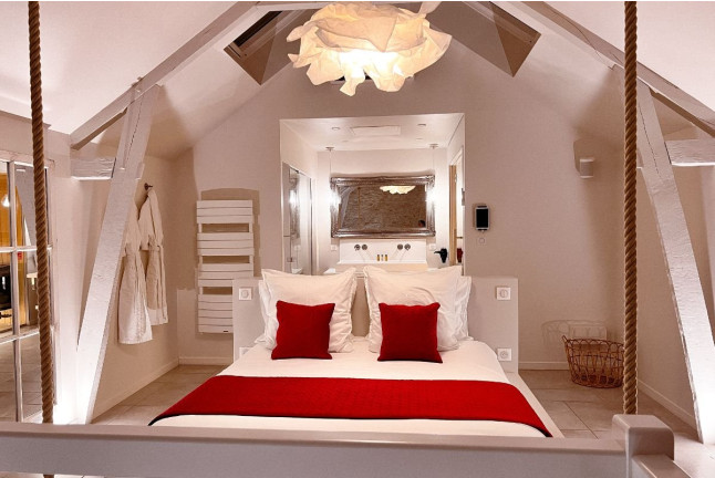 Séjour Romantique en Suite avec Spa Privatif et Petit-déjeuner à La Clé des Granges 5* (Notre-Dame-de-la-Mer, Yvelines - 78)