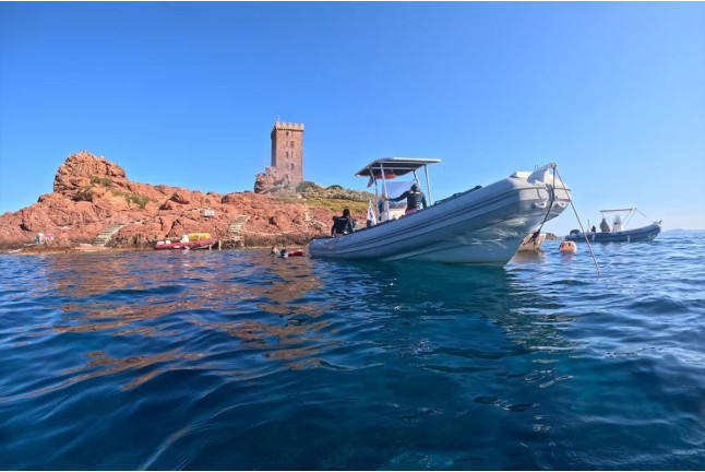 Excursion Snorkeling au Coucher du Soleil autour de l’Île d’Or avec Apéritif sur le Bateau (Saint-Raphaël, Var - 83)