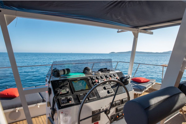 Sortie en Catamaran en Matinée et Dégustation Œnologique avec Initiation aux Cépages pour deux (Nice, Alpes-Maritimes - 06)