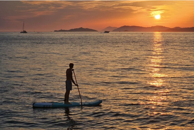 Sortie en Catamaran en Soirée “La Sunset Guinguette” (Hyères/ Marseille/ Saint-Raphaël/ Villeneuve-Loubet)