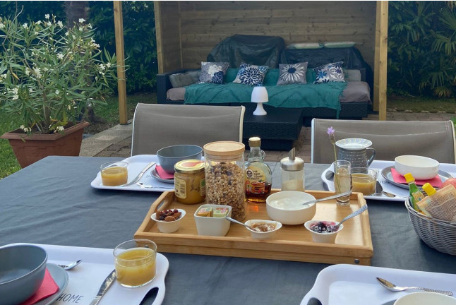 Week-end en Chambre d'Hôtes avec Petit Déjeuner, Spa Privatif, Gourmandises et Massage à la Bulle d'Eden (Bayonne, Nouvelle-Aquitaine - 64)