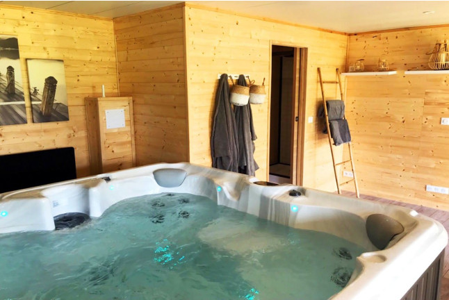 Spa Jacuzzi Privatif avec Champagne et Gourmandises en duo à la Bulle d'Eden (Bayonne, Nouvelle-Aquitaine - 64)