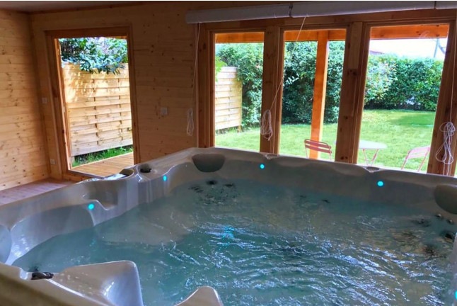 Spa Jacuzzi Privatif avec Champagne et Gourmandises en duo à la Bulle d'Eden (Bayonne, Nouvelle-Aquitaine - 64)