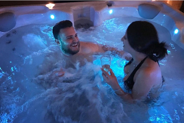 Spa Jacuzzi Privatif avec Champagne et Gourmandises en duo à la Bulle d'Eden (Bayonne, Nouvelle-Aquitaine - 64)