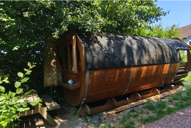 Séjour Insolite dans un Tonneau avec Accès au Spa Privatif au Souffle du Saule (Buhl-Lorraine, Moselle - 57)
