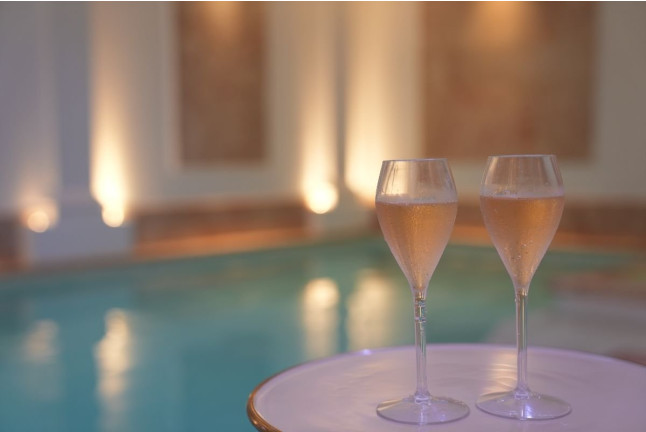 Privatisation Nocturne au Paris j'Adore Hôtel & Spa 5* et Visite des Caves du Louvre avec Dégustation pour deux (Paris, Île-de-France- 75)