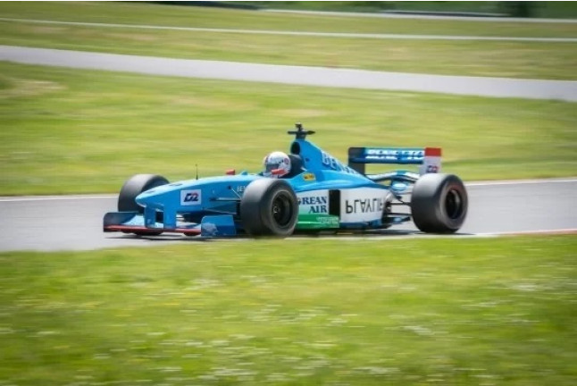 2 séries de 15 minutes de Formule Renault et 3 tours de Formule 1 (Magny Cours - 58)
