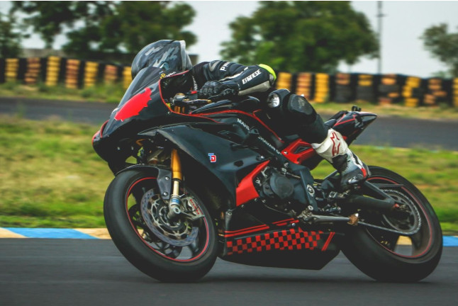 Stage d’Initiation au Pilotage Moto “Super Motard” pour Adultes au Circuit de Guillac (Guillac, Bretagne - 56)