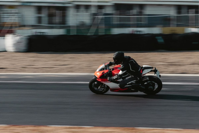 Stage d’Initiation au Pilotage Moto “Super Motard” pour Adultes au Circuit de Guillac (Guillac, Bretagne - 56)