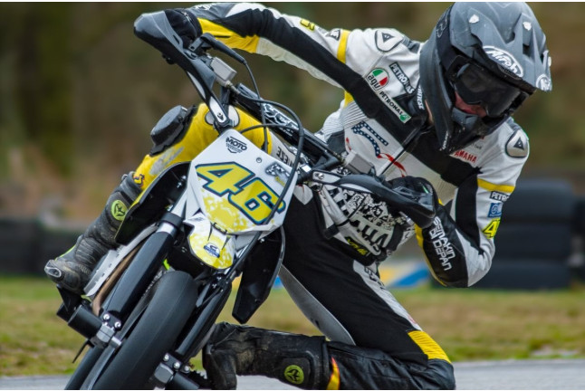 Stage d’Initiation au Pilotage Moto “Super Motard” pour Adultes au Circuit de Guillac (Guillac, Bretagne - 56)