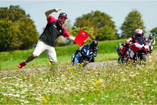 Journée Stage de Pilotage Moto pour Novices sur le Circuit Fontenay-le-Comte (Vendée - 85)