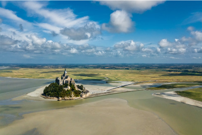 Vol Touristique Privé vers le Mont-Saint-Michel ou les Falaise d'Étretat pour deux (Carpiquet, Calvados - 14)