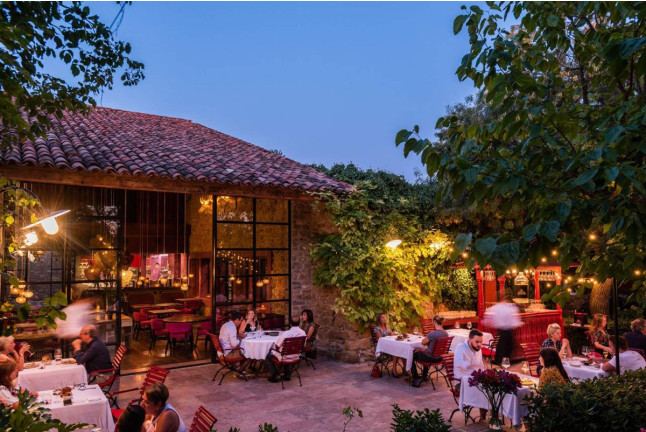 Séjour Gastronomique avec Dîner et Visite de la Cave au Château et Village Castigno 5* (Assignan, Hérault - 34)