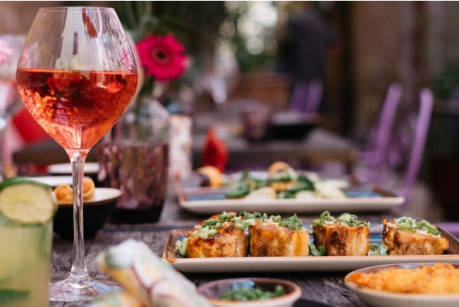Séjour Romantique avec Repas et Visite de la Cave au Château et Village Castigno 5* (Assignan, Hérault - 34)