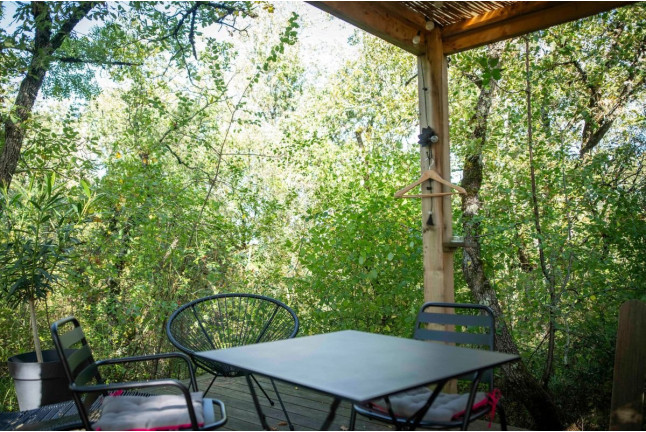 Séjour en Logement Insolite : Nuit en Tiny House avec Petit-déjeuner et Spa Privatif au domaine Cœur de Bull (Cahuzac-sur-Vère, Occitanie - 81)