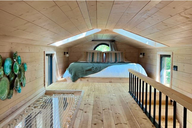 Séjour en Logement Insolite : Nuit en Tiny House avec Petit-déjeuner et Spa Privatif au domaine Cœur de Bull (Cahuzac-sur-Vère, Occitanie - 81)