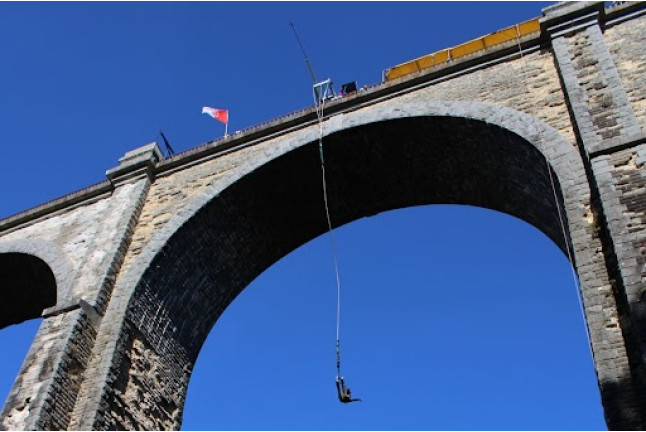 Saut à l'élastique au Pont Napoléon à Luz, Hautes-Pyrénées