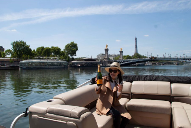 Croisière Privée sur la Seine au Départ du Pont d'Issy (Paris, Île-de-France - 75)