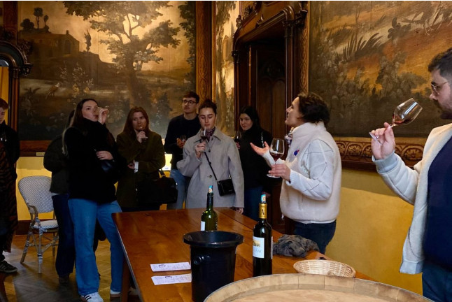 Visite du Château d’Agassac avec Pique-nique et Dégustation de Vins pour deux (Ludon-Médoc, Gironde- 33)